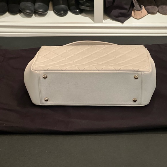 Chanel Flap bag in white caviar leather - Picture 5 of 12